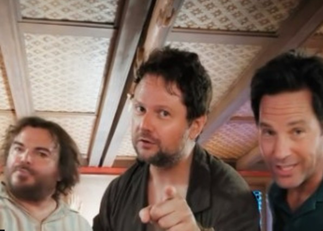 Selton Mello se junta a Jack Black e Paul Rudd para uma performance nos bastidores de ‘Anaconda’