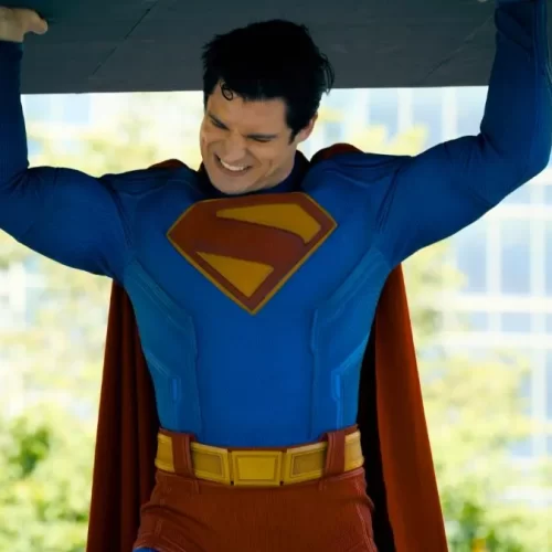 O novo Superman de James Gunn ganha trailer cheio de rostos conhecidos e surpresas do DCU