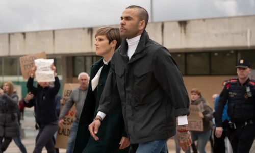Daniel Alves é absolvido da acusação de estupro na Espanha