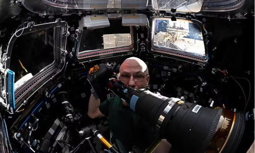 Astronauta veterano da Nasa transforma fenômenos cósmicos e terrestres em arte; veja fotos