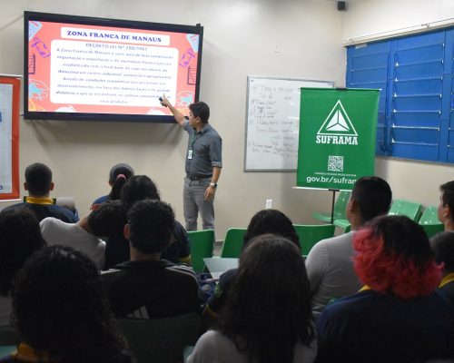 Suframa leva conhecimento sobre a Zona Franca de Manaus a estudantes do ensino médio