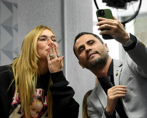 Senador pede foto a Virginia em CPI das Bets: ‘Pra minha esposa’
